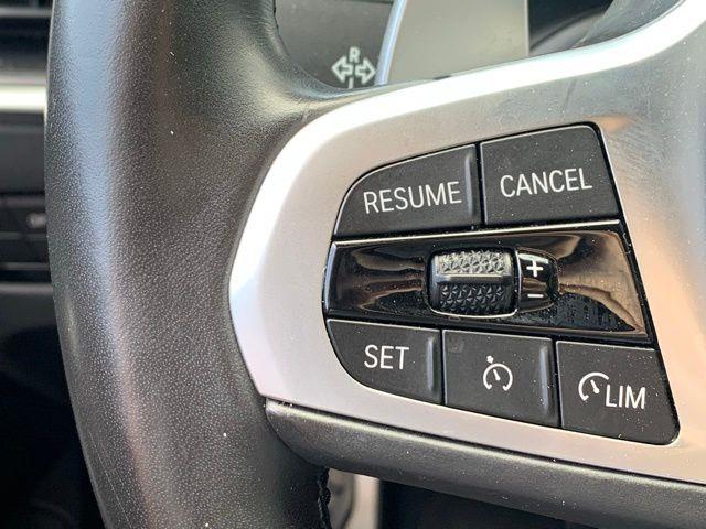 2022 BMW 3-Series 330i photo