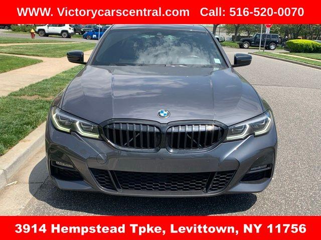 2022 BMW 3-Series 330i photo