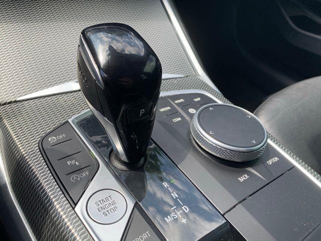 2022 BMW 3-Series 330i photo