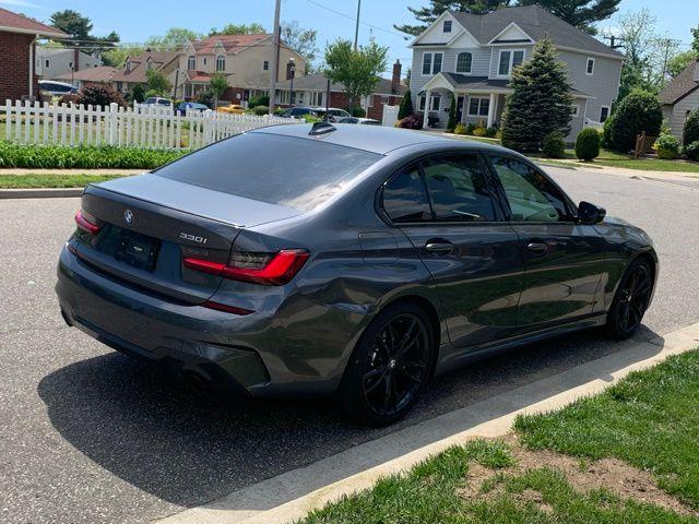 2022 BMW 3-Series 330i photo