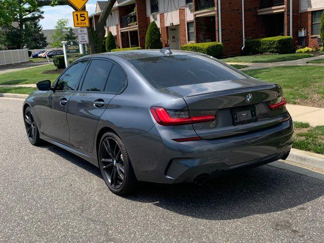 2022 BMW 3-Series 330i photo