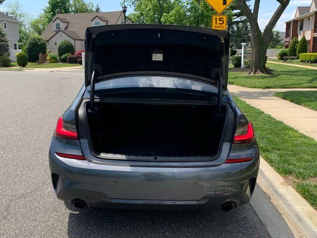 2022 BMW 3-Series 330i photo