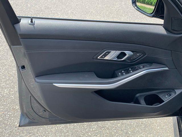 2022 BMW 3-Series 330i photo
