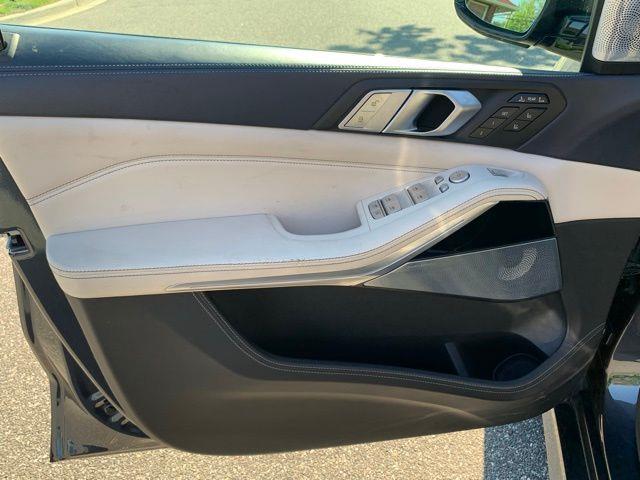 2019 BMW X7 xDrive50i photo