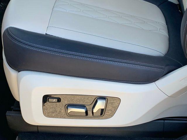 2019 BMW X7 xDrive50i photo