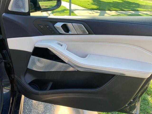 2019 BMW X7 xDrive50i photo