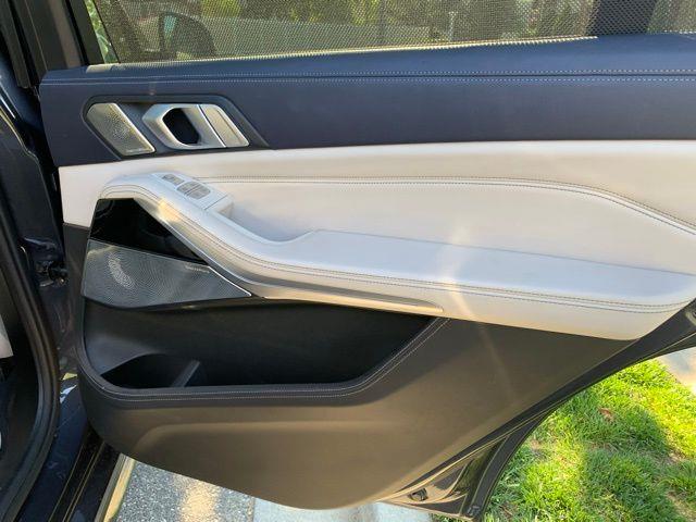 2019 BMW X7 xDrive50i photo