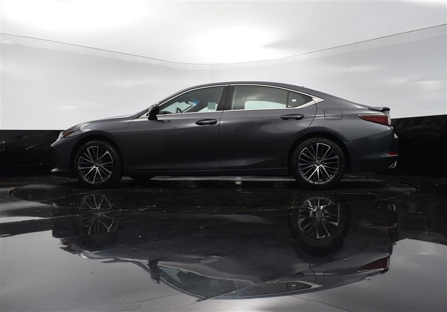 2022 Lexus ES Es photo