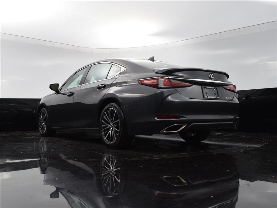 2022 Lexus ES Es photo