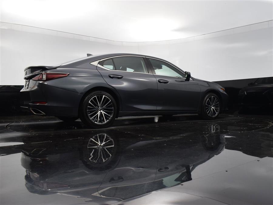 2022 Lexus ES Es photo