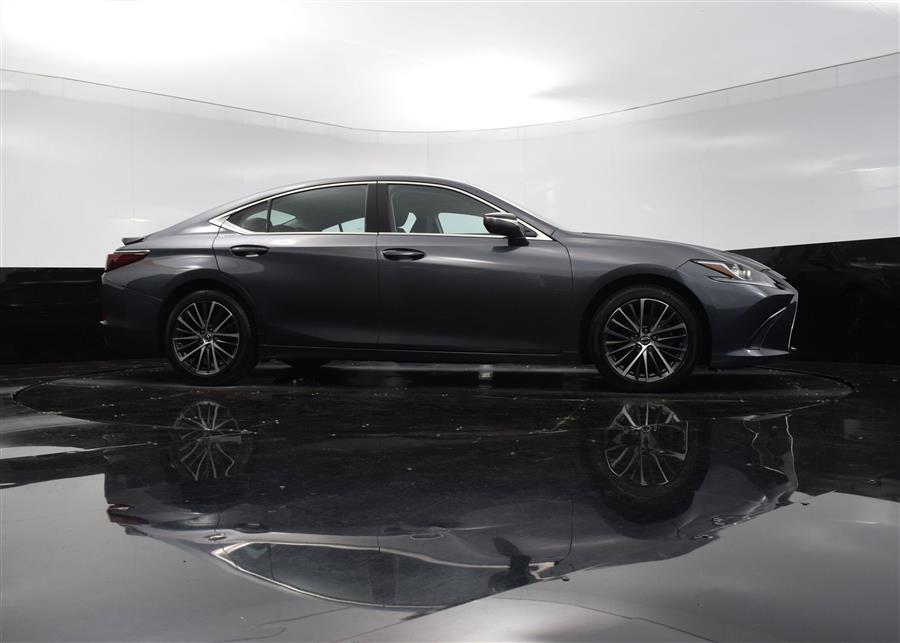 2022 Lexus ES Es photo