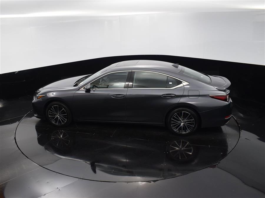 2022 Lexus ES Es photo