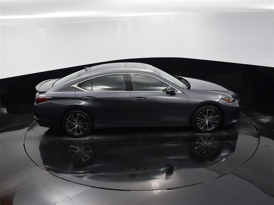 2022 Lexus ES Es photo