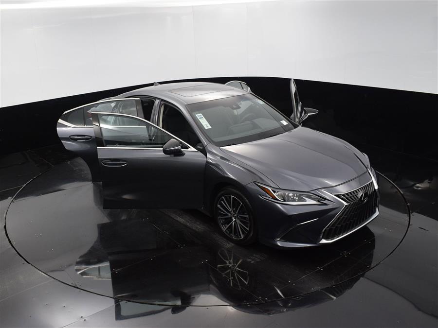 2022 Lexus ES Es photo