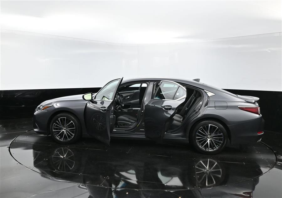 2022 Lexus ES Es photo
