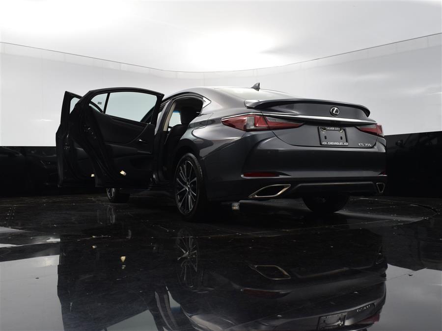 2022 Lexus ES Es photo