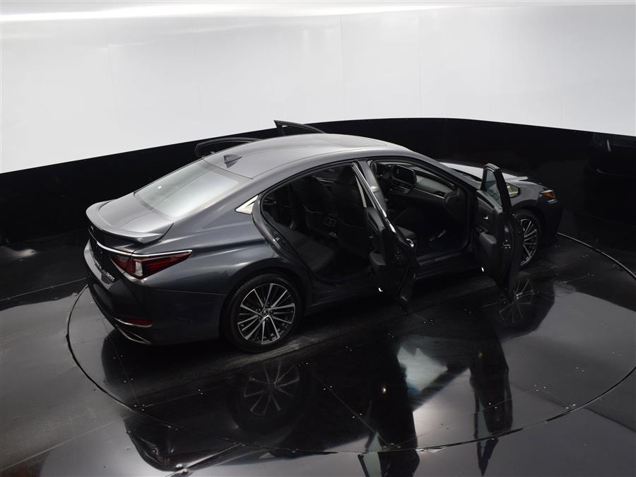 2022 Lexus ES Es photo