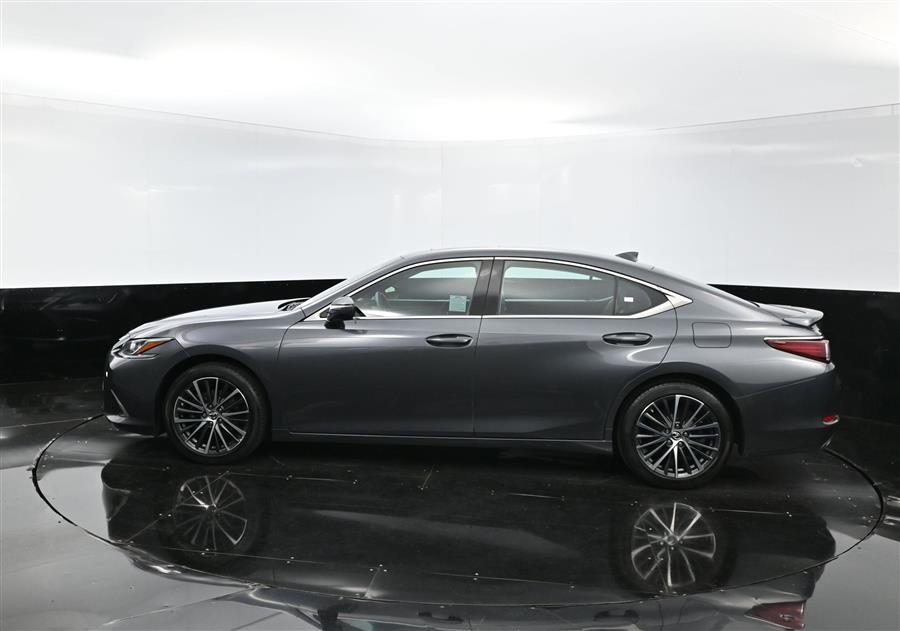 2022 Lexus ES Es photo