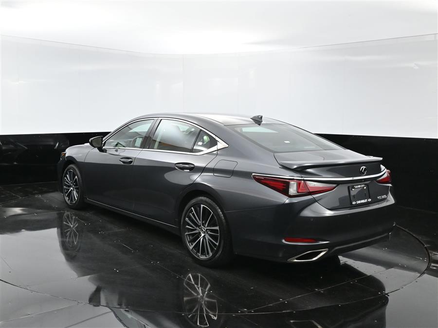 2022 Lexus ES Es photo