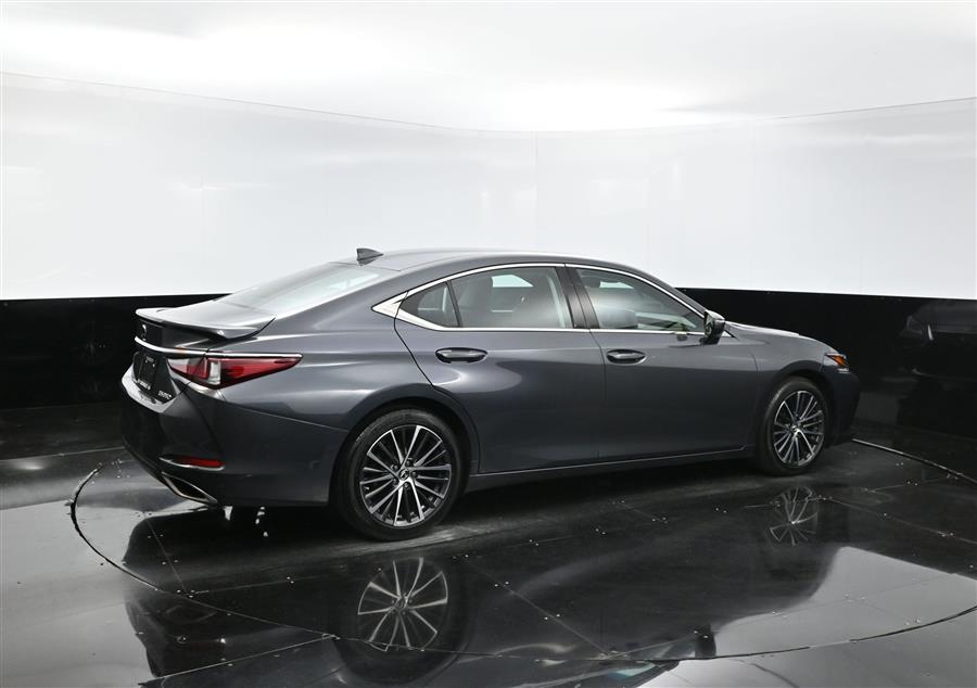 2022 Lexus ES Es photo