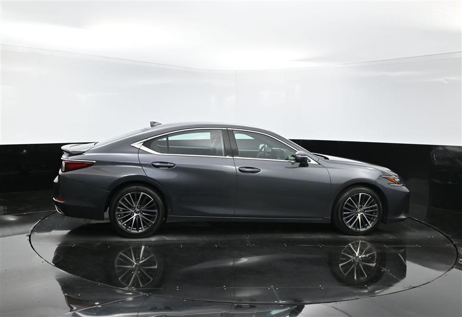 2022 Lexus ES Es photo