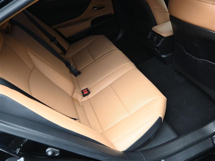 2023 Lexus ES Es photo