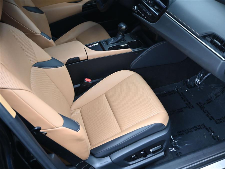 2023 Lexus ES Es photo