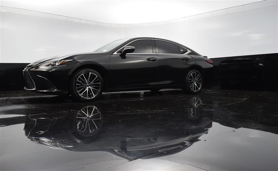 2023 Lexus ES Es photo