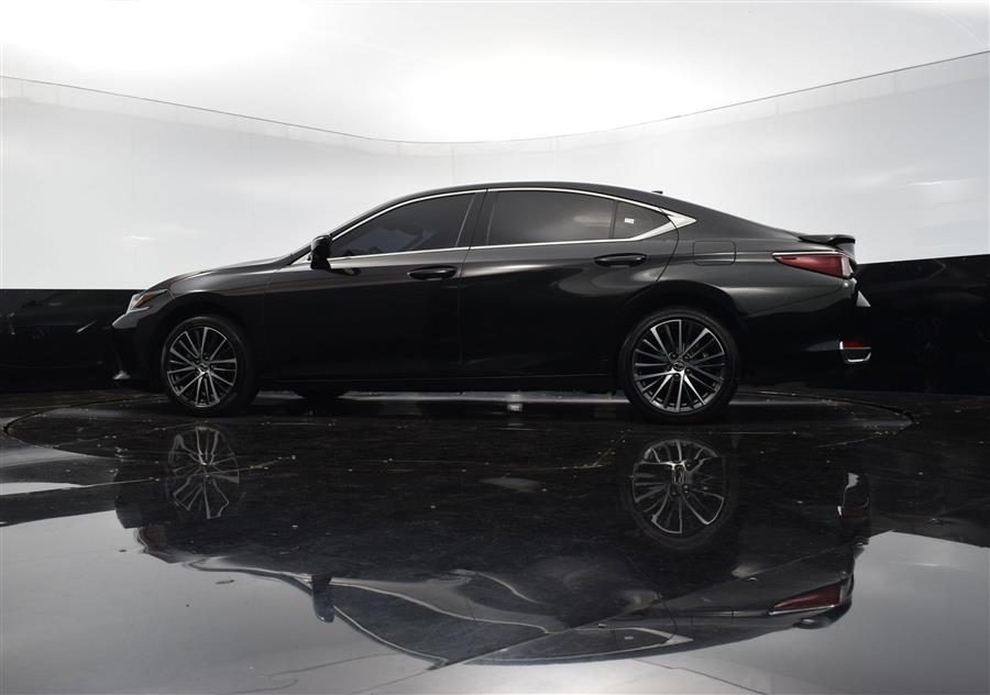 2023 Lexus ES Es photo