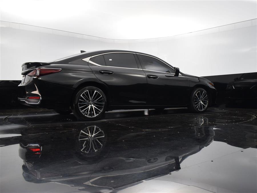 2023 Lexus ES Es photo
