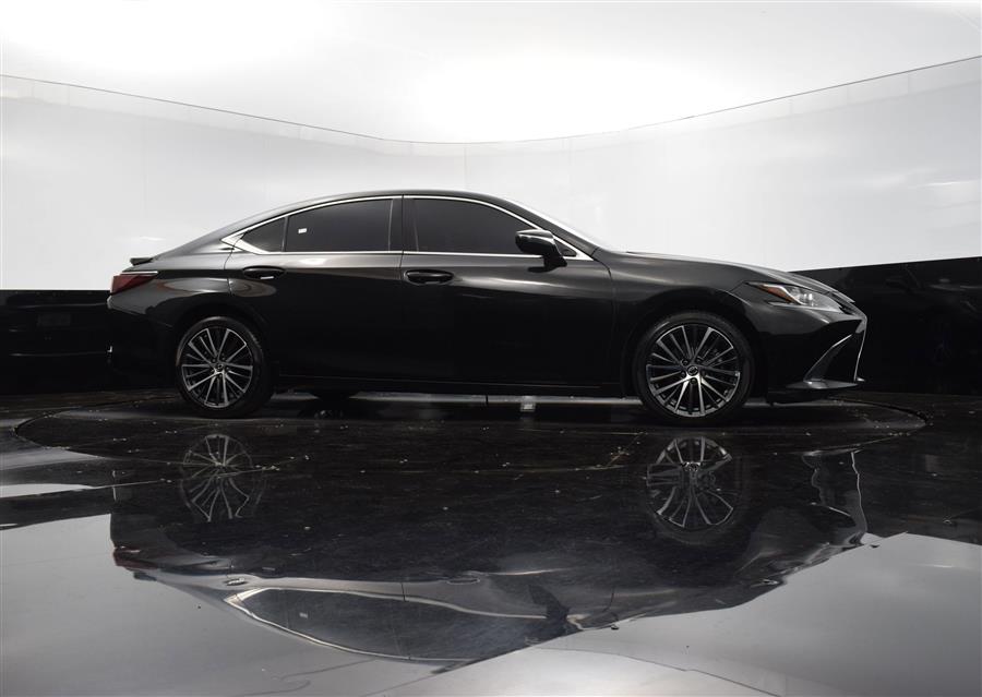 2023 Lexus ES Es photo