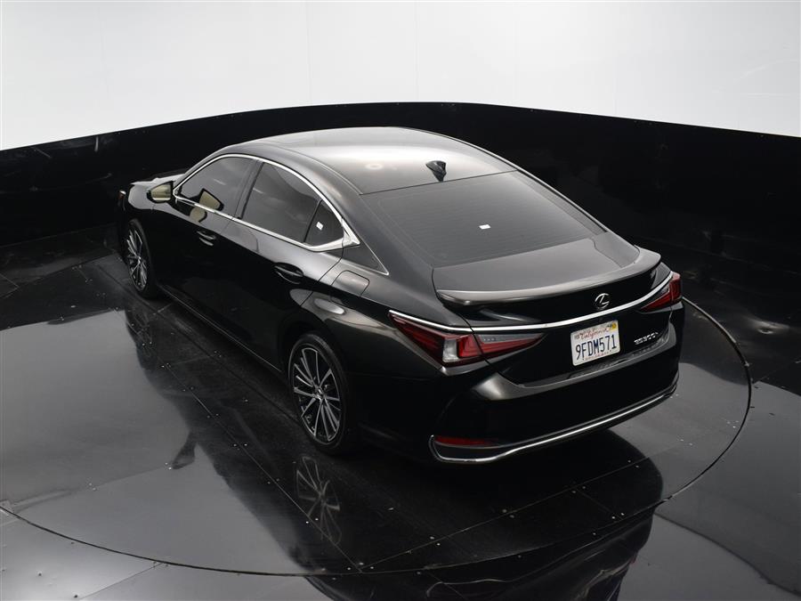 2023 Lexus ES Es photo