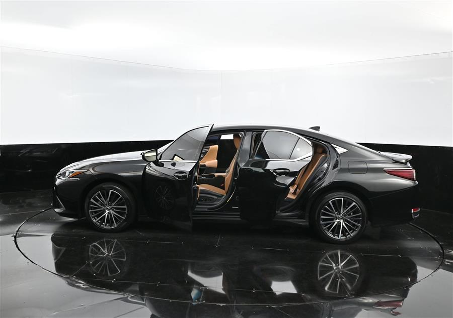 2023 Lexus ES Es photo