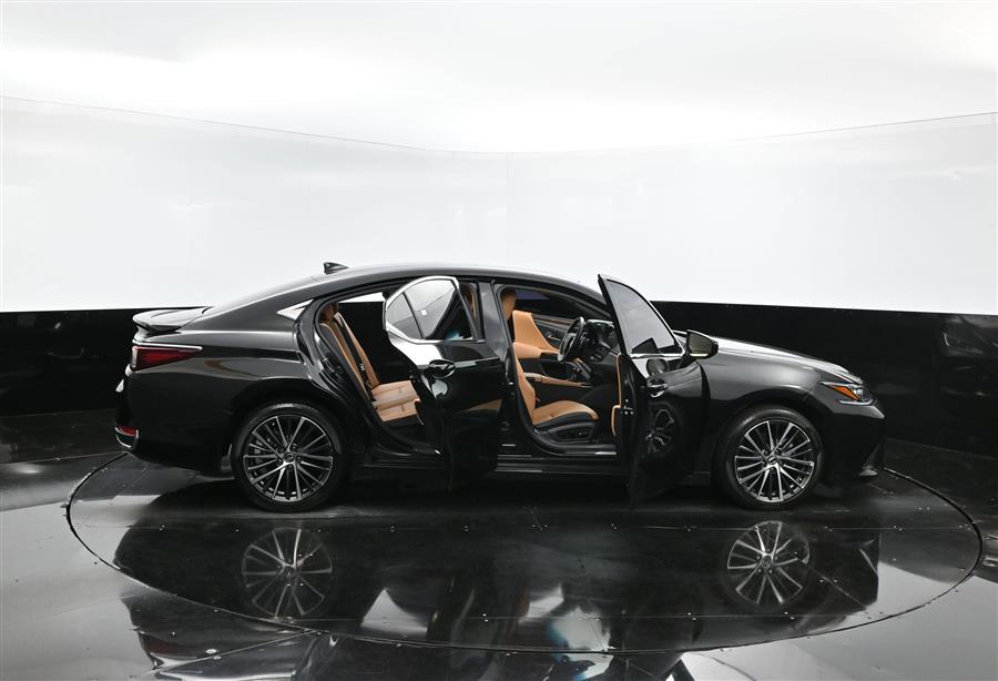 2023 Lexus ES Es photo