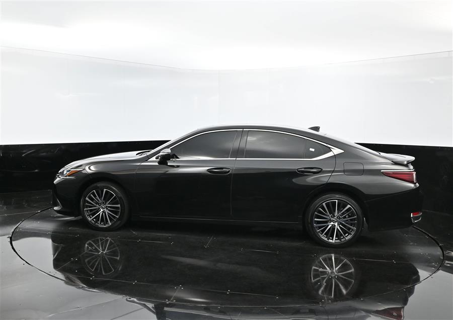 2023 Lexus ES Es photo