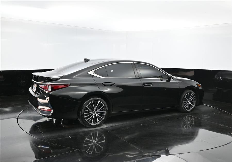 2023 Lexus ES Es photo