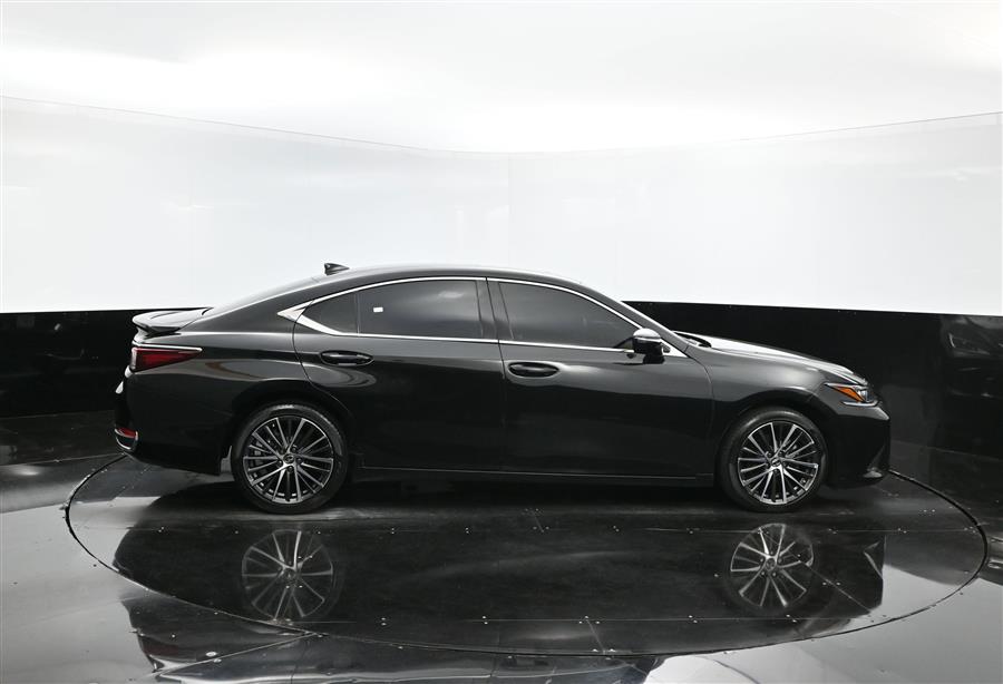 2023 Lexus ES Es photo