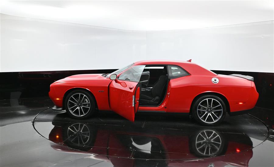 2023 Dodge Challenger R/T photo
