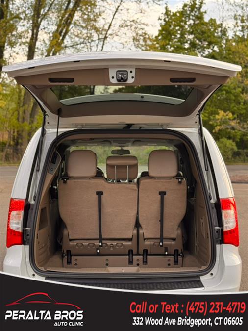 2014 Chrysler Town & Country Touring photo