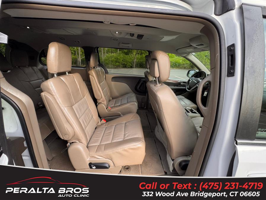 2014 Chrysler Town & Country Touring photo
