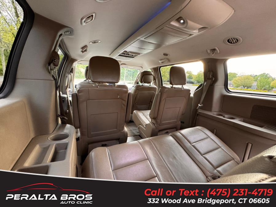 2014 Chrysler Town & Country Touring photo