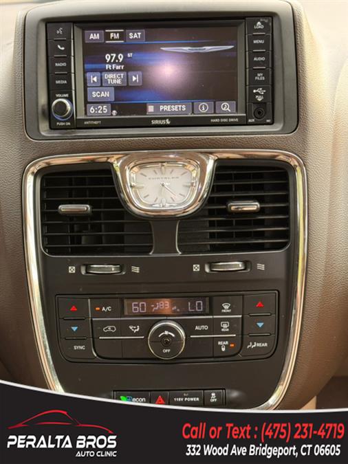 2014 Chrysler Town & Country Touring photo