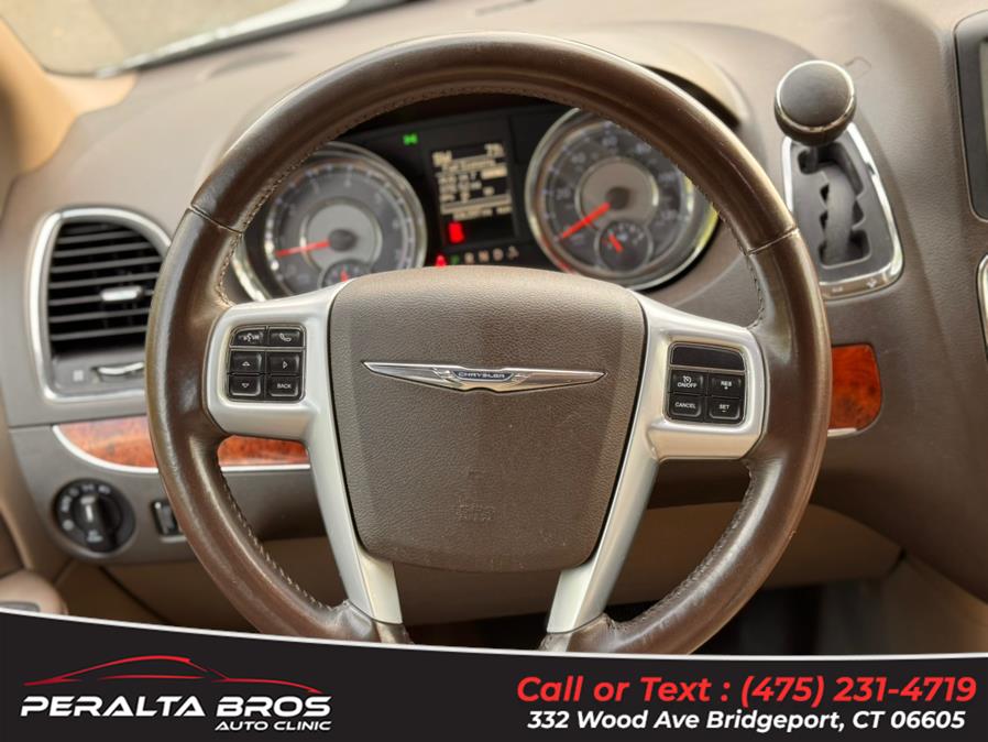 2014 Chrysler Town & Country Touring photo