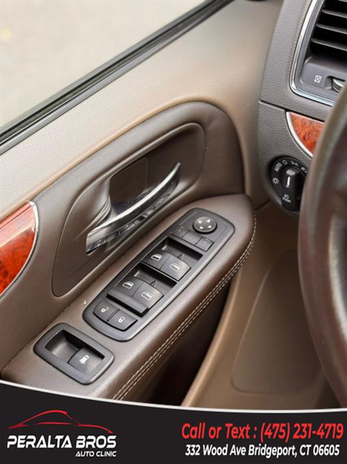 2014 Chrysler Town & Country Touring photo