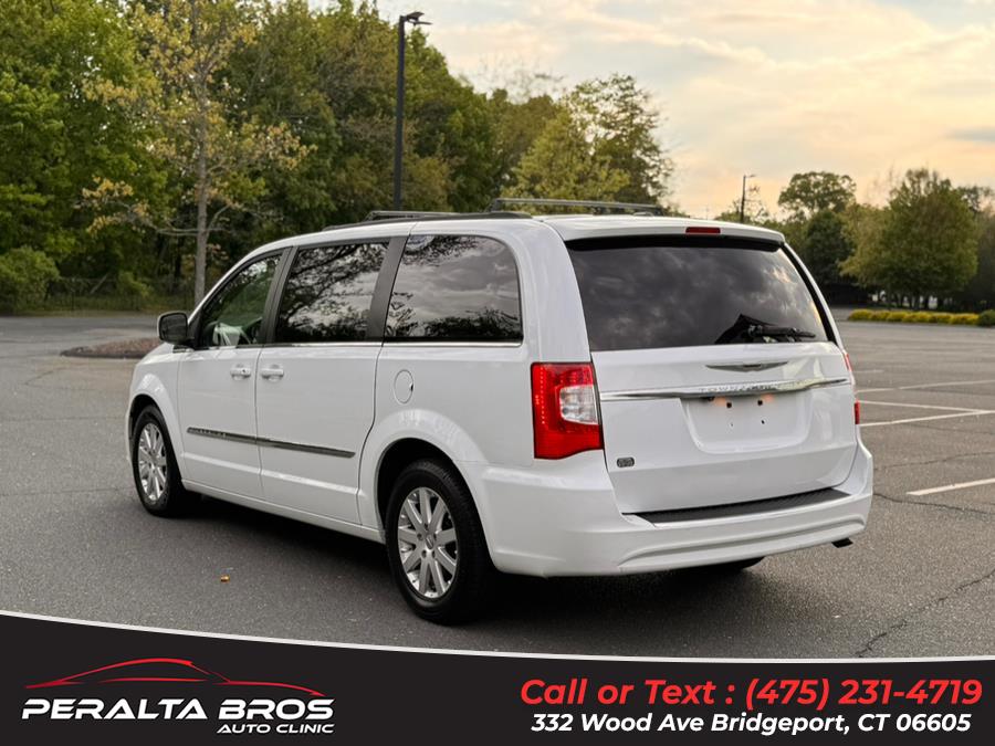 2014 Chrysler Town & Country Touring photo