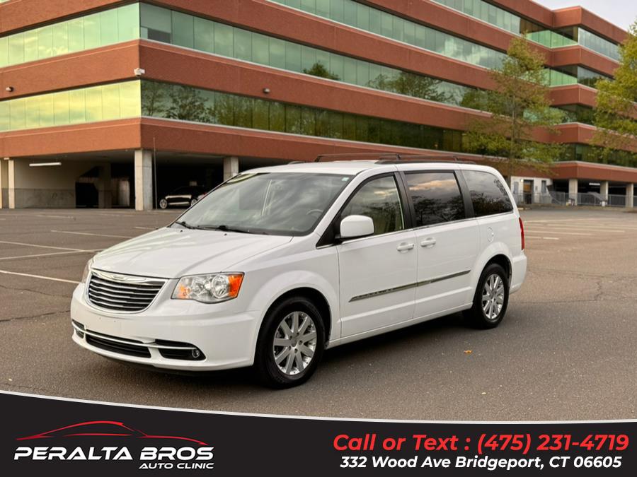 The 2014 Chrysler Town & Country Touring photos