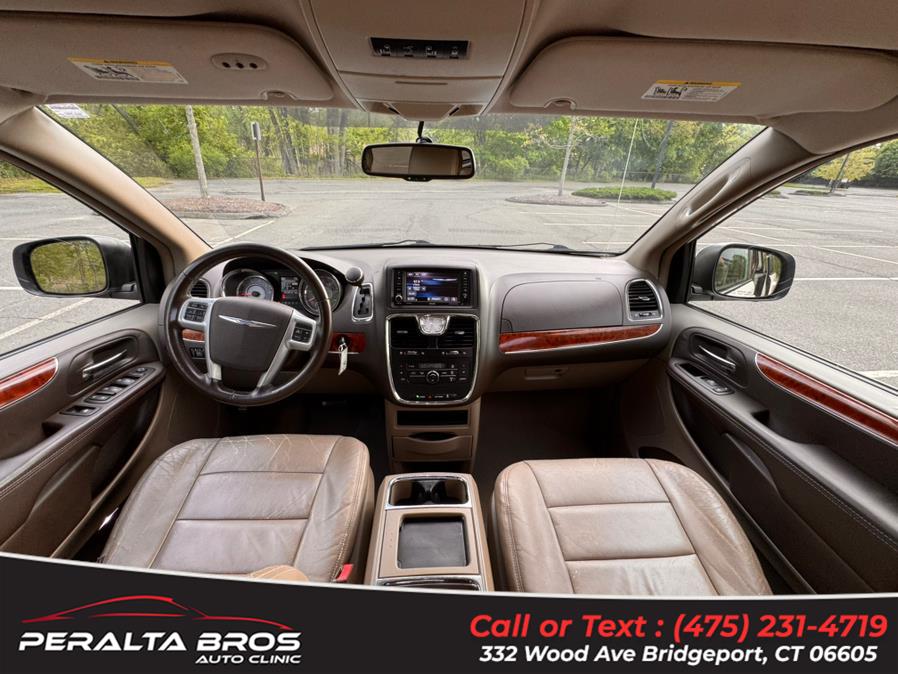2014 Chrysler Town & Country Touring photo