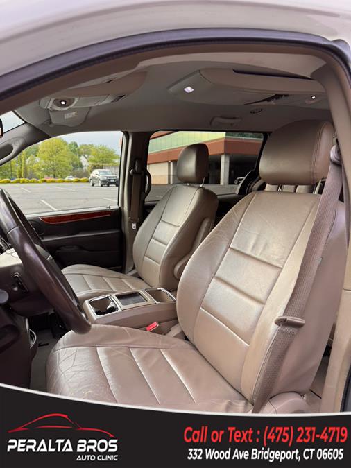 2014 Chrysler Town & Country Touring photo