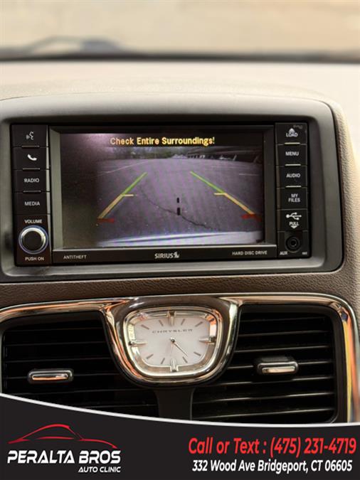 2014 Chrysler Town & Country Touring photo