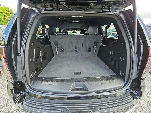 2023 Chevrolet Suburban LT photo